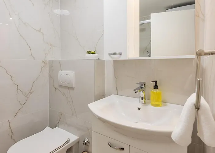 Yasmin & Viola 公寓 *